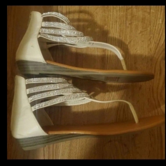 ♥︎New Rhinestone Sandals♥︎ - Picture 4 of 10